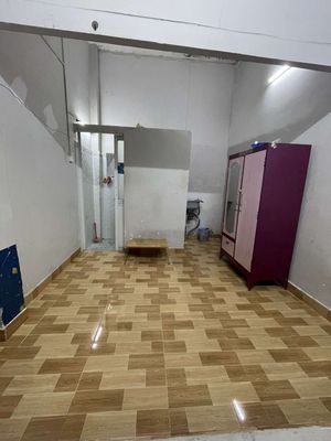 A super cheap motel with a Dương Quảng Hàm air conditioning.