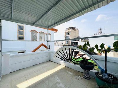 The owner of the Đào Duy Anh room 4 t5