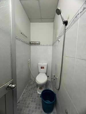 The original building is near the B warehouse. Two bedrooms. Two toilets cost six million.
