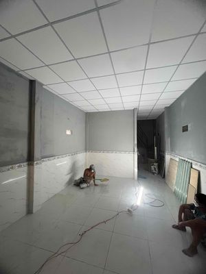 The original building is near the B warehouse. Two bedrooms. Two toilets cost six million.