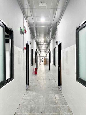 The ground room is 30 meters, full of cheap furniture near Su Yuen, University of the Constitution.