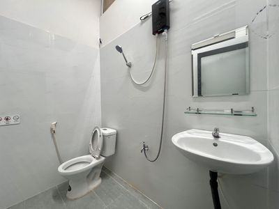 It's the owner who rents the balcony studio - 28 M2 - 4th District