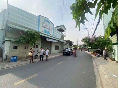 rents warehouse 40 million a month-- Tây Lân 1, Bà Điểm, Hóc Môn