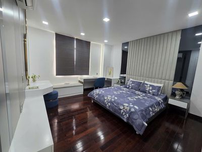 Central Plaza-Phạm Văn Hai, 90 meters corner, new building, two bedrooms cost 16 million a month.