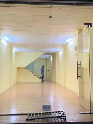Rent a Ông Ích Khiêm cash house - 11th district, 3 floors, 4 X 17 M