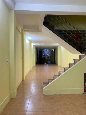 Rent a Ông Ích Khiêm cash house - 11th district, 3 floors, 4 X 17 M