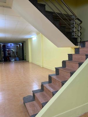 Rent a Ông Ích Khiêm cash house - 11th district, 3 floors, 4 X 17 M