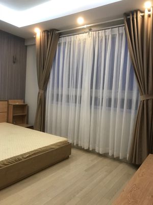 Three bedrooms downtown 5-- Hùng Vương Plaza 130 M2 - 18 million a month.