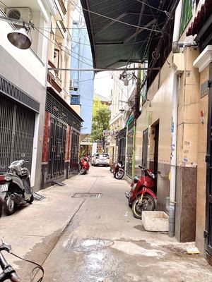 Renting Q.Z.zz1 Van's Alley