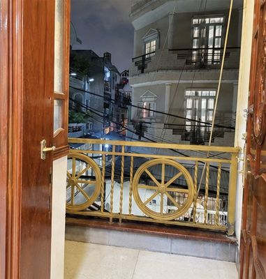 Rent a mini 40-foot-free balcony near a four-lq-cm.
