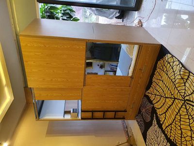 Ibox Homes Hands in the center, comfortable enough, cheap
