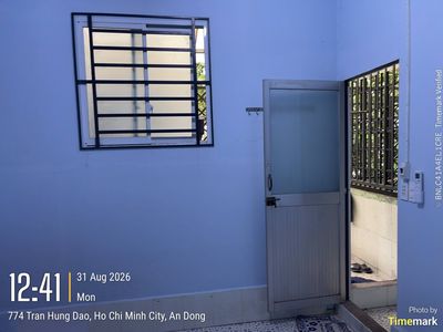 Rent room is cheap, convenient for students at school, extra work.