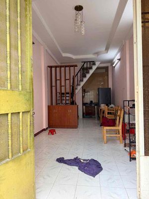 So Cô Giang Phú Nhuận is equal to 3.5 meters long. 10 meters 2 floors only 9 million.
