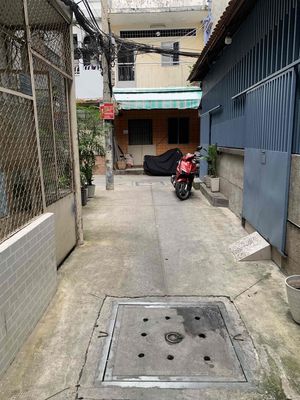 House 1 .2 stories, cmt8 close to the Republic, suitable to live in, storage