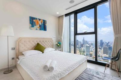 Renting apartment 2 bedroom 82 m. Vinhomes Golden River BaSon District 1
