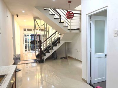 Renting Trịnh Đình Trọng Main House