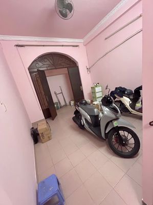 Rent room in the main house on Số 4 Street, near spkt, college bank