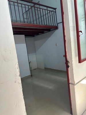 Big hall. The villa. Three trieu. The river's cool.