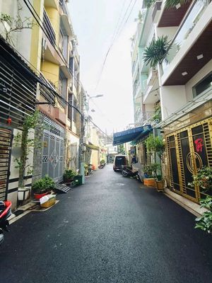 Hire two Ni Sư Huỳnh Liên Rosetta 10 Tân Bình