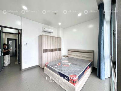 Rent a high-end service apartment full-industrial - a two-mile-long-long medical ladder.