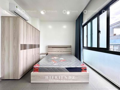 Rent a high-end service apartment full-industrial - a two-mile-long-long medical ladder.