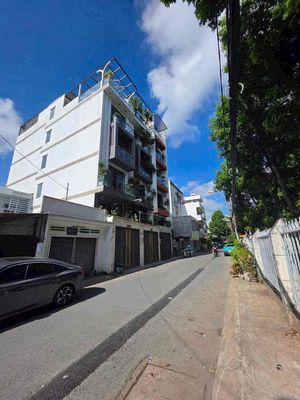 Rent a cash house with an elevator in the village park.