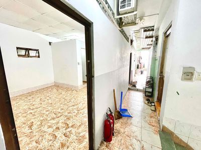 Rent room has air conditioning near the 10th.