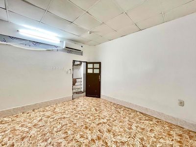 Rent room has air conditioning near the 10th.