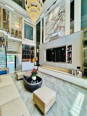 The 18-foot FM elevator - 40 million