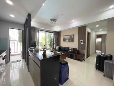 Rent a Botanica Premier apartment 3 bedroom 2 1 .2 bathrooms near the park