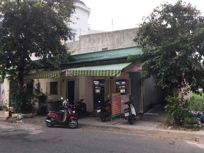 Inn near Pouchen, full of utility around