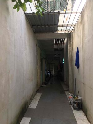 Inn near Pouchen, full of utility around