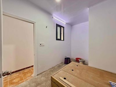 The studio is new interior -- right on Phạm Văn Hai -- the sandy side.