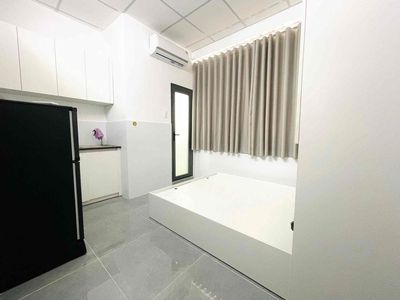 Nice studio, Nguyễn Oanh, free-transference speech.
