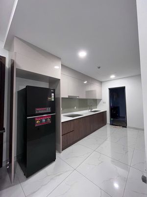 Diamond McLiant, private quiet, only 18 million bedrooms 2 of the flats full of furniture.