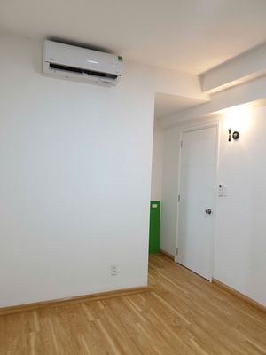 Two bedrooms, two bathrooms, seven million and five, please.