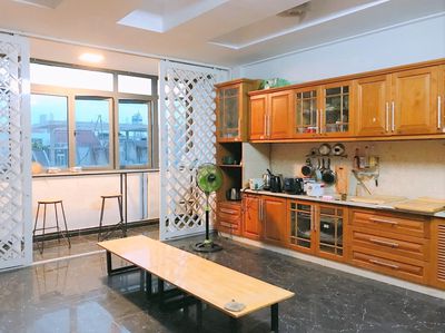 Senior dorm near Nguyễn Hữu Thọ, right on thette. The price is 1 million.