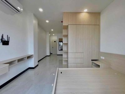 Rent aeon mall the newly painted master studio.