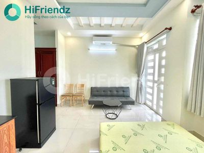 Rent a balcony studio full of furniture right here atart Phan Huy Ích.