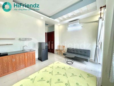 Rent a balcony studio full of furniture right here atart Phan Huy Ích.