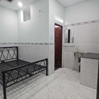 Clean room, right in T.N. Most effective, 10 p from Huit with the Constitution.