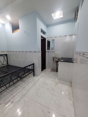 Clean room, right in T.N. Most effective, 10 p from Huit with the Constitution.