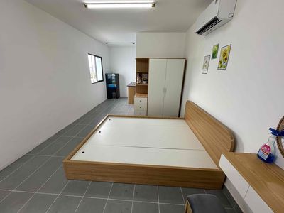 Rent a super open studio at the University of Fine Writings.