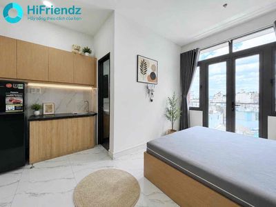 The new Mini seven's apartment has a balcony 100 percent near the Market of the Police 1.