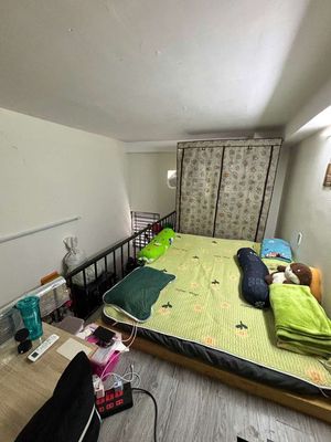 I'm looking for a woman in a room.