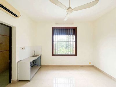 It's the owner of the empty room right now. Lê Văn Khương.