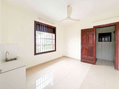 It's the owner of the empty room right now. Lê Văn Khương.