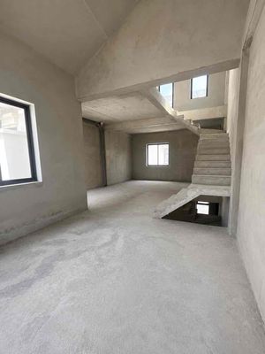 Rent a rough house, 4 stories down the main road, long-term contract,
