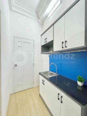 Rent the Guardian a kitchen room, Full Seven near Blue House.