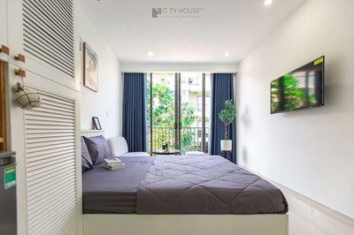 The apartment is located near the Mayflower Mall, Central America District 7